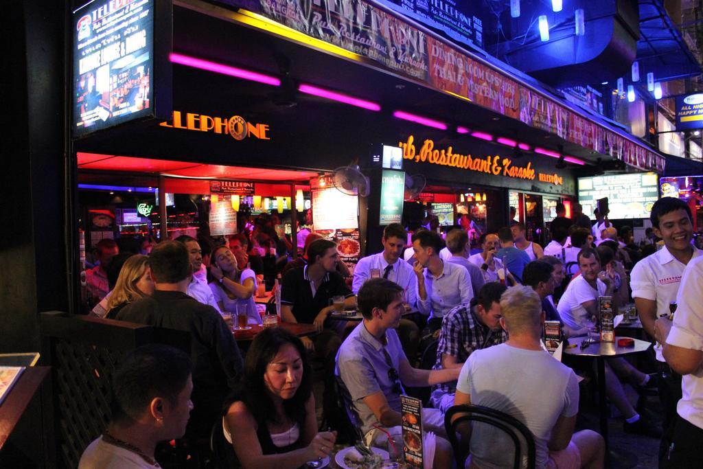 Pula Silom Banguecoque Exterior foto